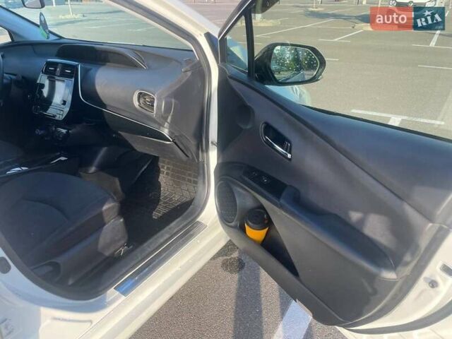 Белый Тойота Приус, объемом двигателя 1.8 л и пробегом 214 тыс. км за 15900 $, фото 28 на Automoto.ua
