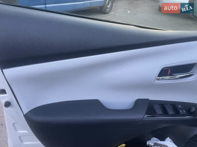 Білий Тойота Пріус, об'ємом двигуна 1.8 л та пробігом 34 тис. км за 15500 $, фото 11 на Automoto.ua
