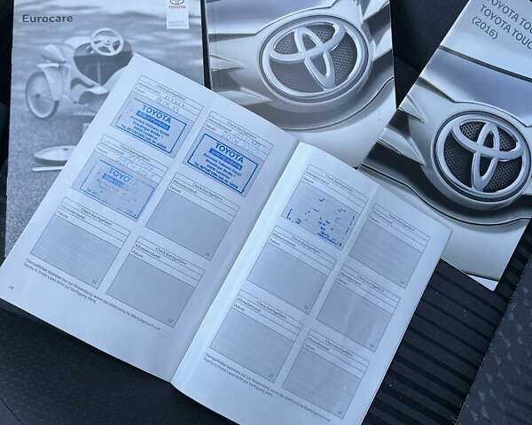 Белый Тойота Приус, объемом двигателя 1.8 л и пробегом 240 тыс. км за 17700 $, фото 49 на Automoto.ua