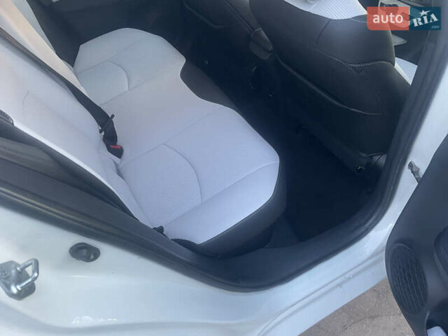 Білий Тойота Пріус, об'ємом двигуна 1.8 л та пробігом 34 тис. км за 15500 $, фото 6 на Automoto.ua