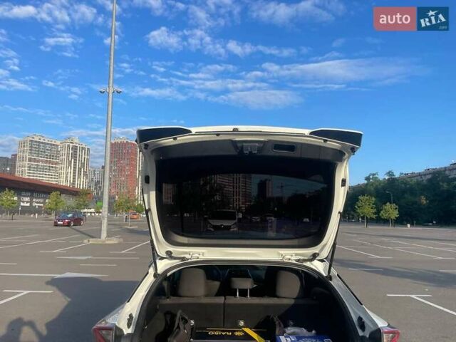 Белый Тойота Приус, объемом двигателя 1.8 л и пробегом 214 тыс. км за 15900 $, фото 21 на Automoto.ua