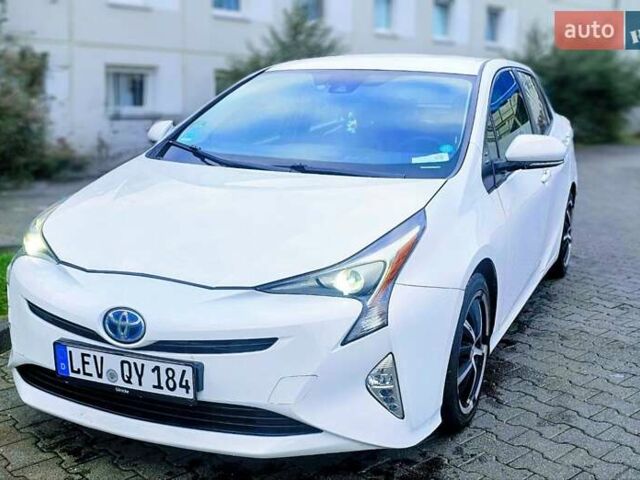 Белый Тойота Приус, объемом двигателя 1.8 л и пробегом 365 тыс. км за 11000 $, фото 3 на Automoto.ua