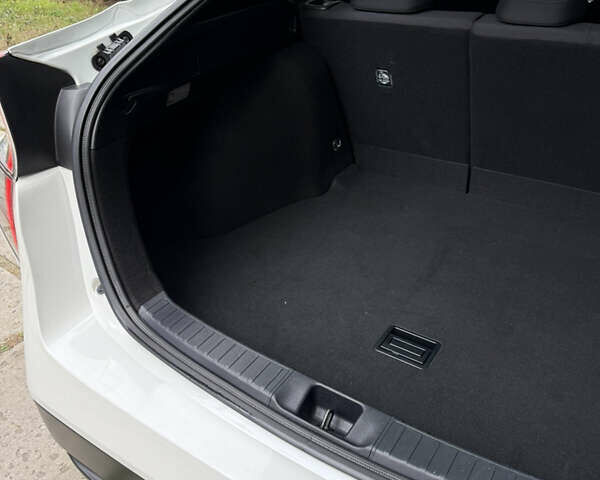 Белый Тойота Приус, объемом двигателя 1.8 л и пробегом 135 тыс. км за 14800 $, фото 76 на Automoto.ua