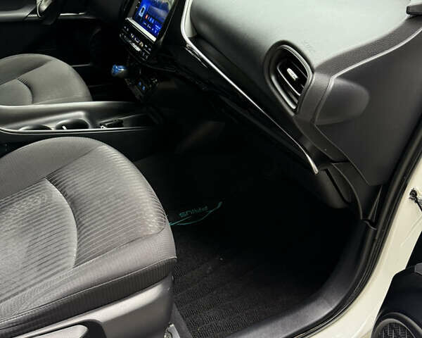 Белый Тойота Приус, объемом двигателя 1.8 л и пробегом 135 тыс. км за 14800 $, фото 65 на Automoto.ua