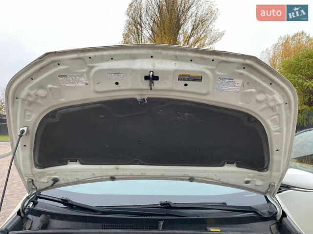 Белый Тойота Приус, объемом двигателя 1.8 л и пробегом 120 тыс. км за 15900 $, фото 19 на Automoto.ua