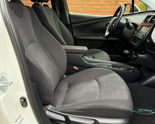 Белый Тойота Приус, объемом двигателя 1.8 л и пробегом 134 тыс. км за 14800 $, фото 55 на Automoto.ua