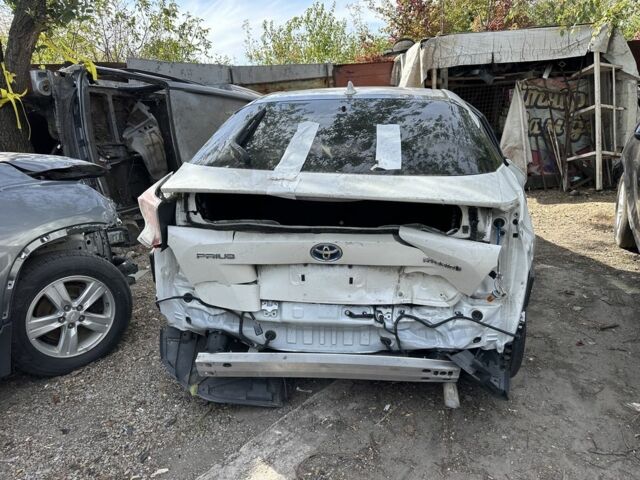 Белый Тойота Приус, объемом двигателя 0 л и пробегом 105 тыс. км за 9800 $, фото 1 на Automoto.ua