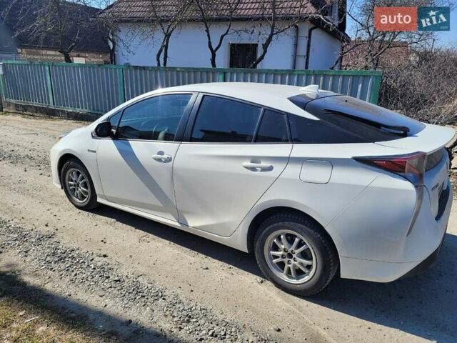 Белый Тойота Приус, объемом двигателя 1.8 л и пробегом 115 тыс. км за 14000 $, фото 4 на Automoto.ua