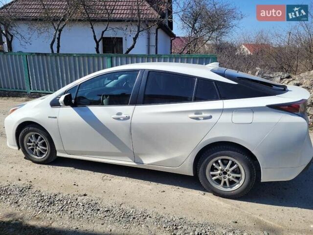 Белый Тойота Приус, объемом двигателя 1.8 л и пробегом 115 тыс. км за 14000 $, фото 2 на Automoto.ua