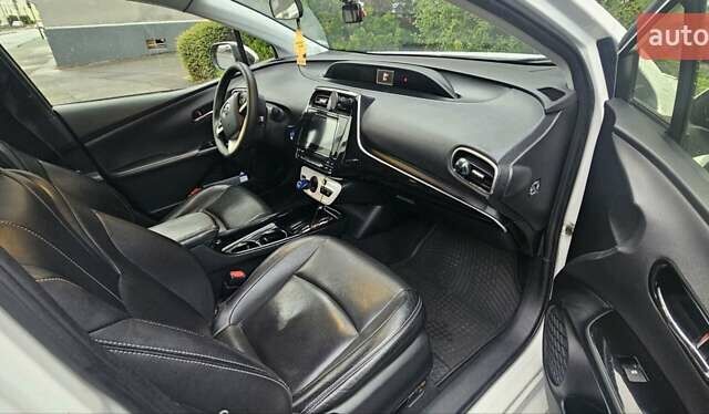 Белый Тойота Приус, объемом двигателя 1.8 л и пробегом 365 тыс. км за 11000 $, фото 8 на Automoto.ua