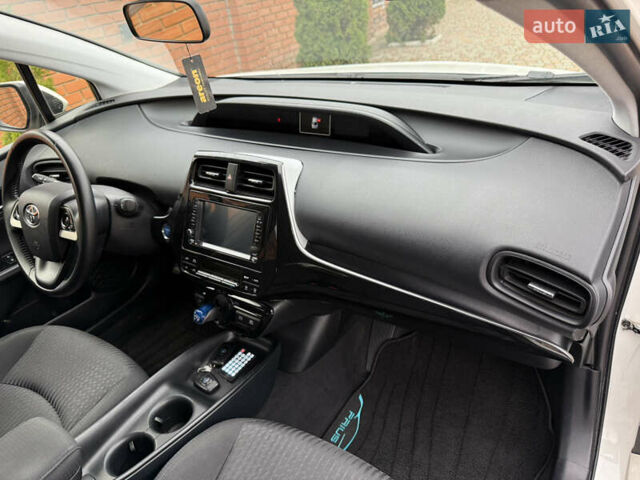 Белый Тойота Приус, объемом двигателя 1.8 л и пробегом 134 тыс. км за 14800 $, фото 57 на Automoto.ua