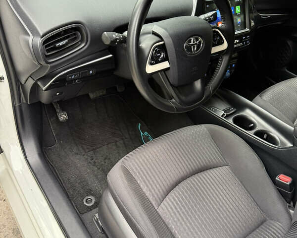 Белый Тойота Приус, объемом двигателя 1.8 л и пробегом 135 тыс. км за 14800 $, фото 58 на Automoto.ua