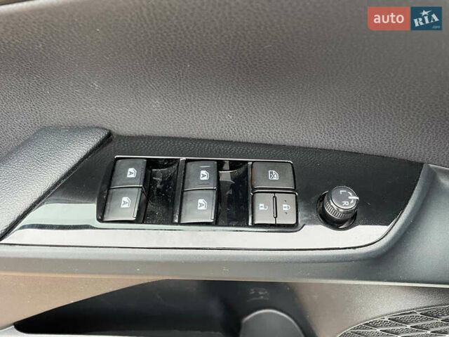 Белый Тойота Приус, объемом двигателя 1.8 л и пробегом 120 тыс. км за 15900 $, фото 18 на Automoto.ua