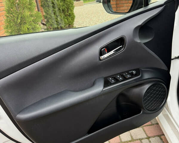 Белый Тойота Приус, объемом двигателя 1.8 л и пробегом 134 тыс. км за 14800 $, фото 53 на Automoto.ua