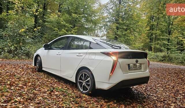 Белый Тойота Приус, объемом двигателя 1.8 л и пробегом 365 тыс. км за 11000 $, фото 1 на Automoto.ua