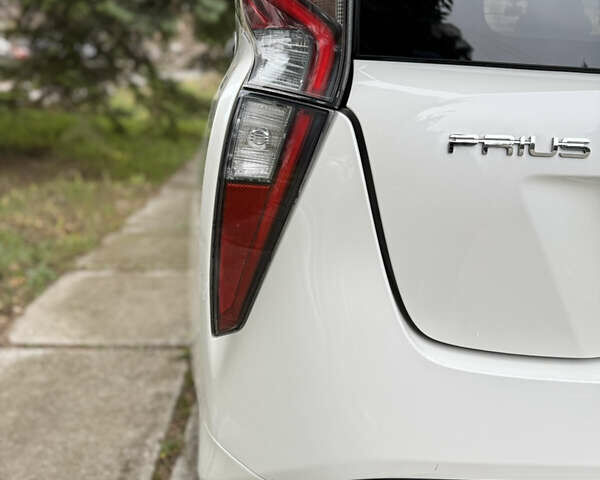 Белый Тойота Приус, объемом двигателя 1.8 л и пробегом 135 тыс. км за 14800 $, фото 23 на Automoto.ua