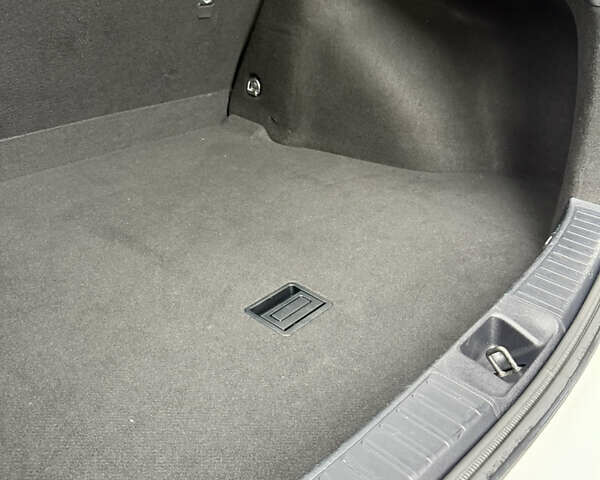 Белый Тойота Приус, объемом двигателя 1.8 л и пробегом 135 тыс. км за 14800 $, фото 77 на Automoto.ua