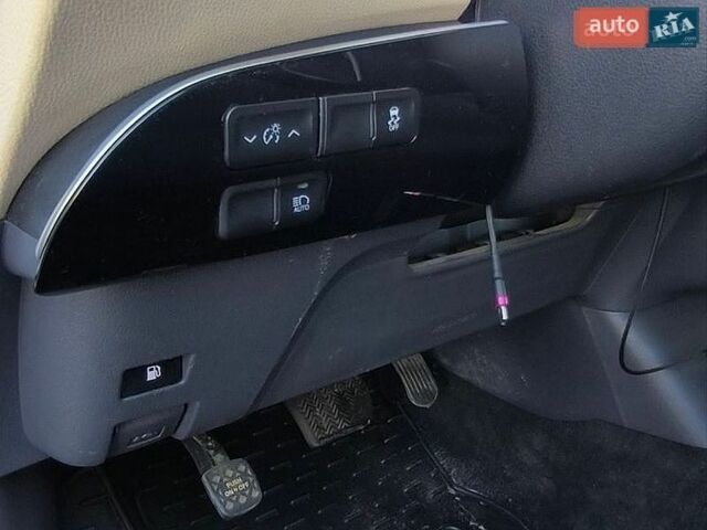 Білий Тойота Пріус, об'ємом двигуна 1.8 л та пробігом 185 тис. км за 15600 $, фото 3 на Automoto.ua