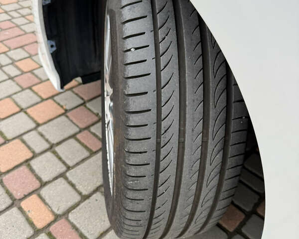 Белый Тойота Приус, объемом двигателя 1.8 л и пробегом 134 тыс. км за 14800 $, фото 15 на Automoto.ua