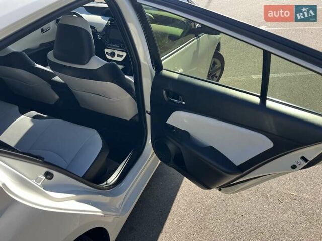 Белый Тойота Приус, объемом двигателя 1.8 л и пробегом 147 тыс. км за 16500 $, фото 22 на Automoto.ua