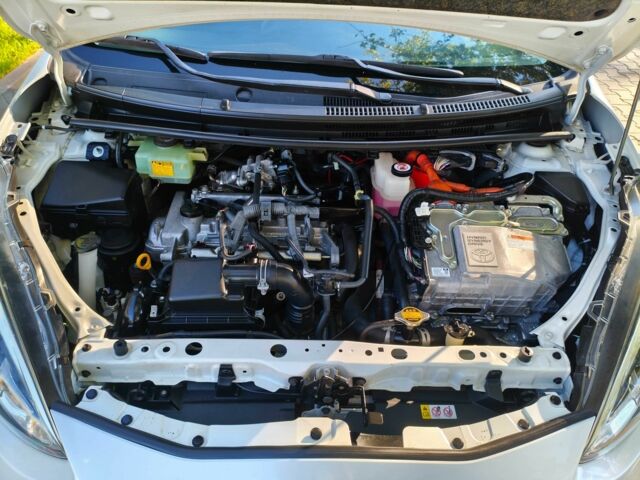 Білий Тойота Пріус, об'ємом двигуна 1.5 л та пробігом 73 тис. км за 12800 $, фото 21 на Automoto.ua