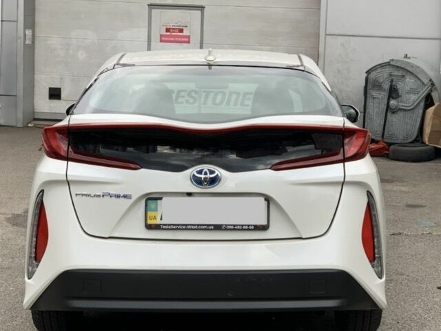 Белый Тойота Приус, объемом двигателя 1.8 л и пробегом 90 тыс. км за 21000 $, фото 2 на Automoto.ua