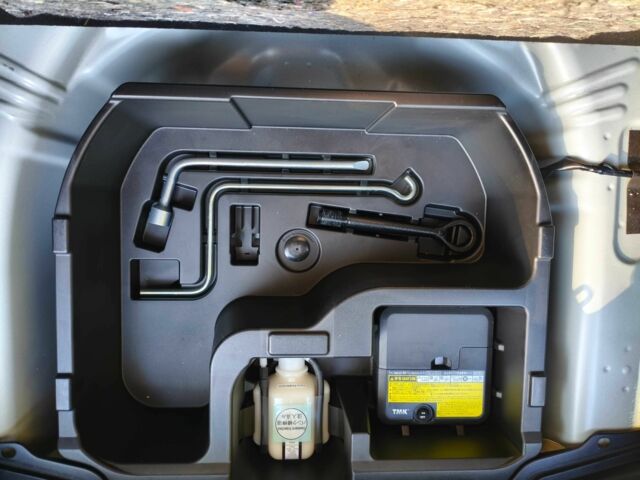 Білий Тойота Пріус, об'ємом двигуна 1.5 л та пробігом 73 тис. км за 12800 $, фото 8 на Automoto.ua