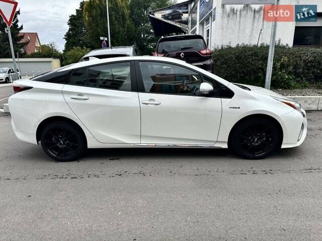 Белый Тойота Приус, объемом двигателя 1.8 л и пробегом 125 тыс. км за 17300 $, фото 3 на Automoto.ua