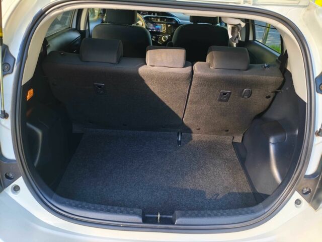 Білий Тойота Пріус, об'ємом двигуна 1.5 л та пробігом 73 тис. км за 12800 $, фото 7 на Automoto.ua