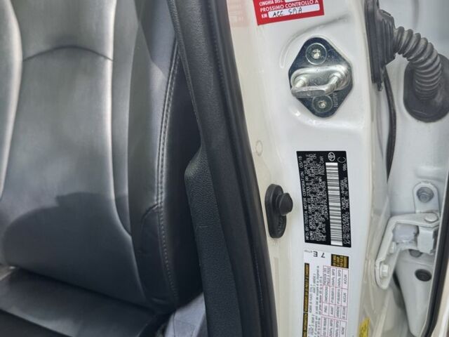 Белый Тойота Приус, объемом двигателя 1.8 л и пробегом 90 тыс. км за 20999 $, фото 7 на Automoto.ua