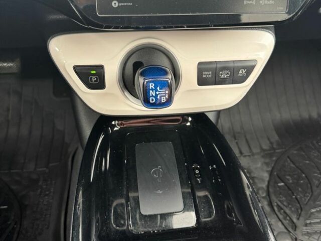 Белый Тойота Приус, объемом двигателя 1.8 л и пробегом 90 тыс. км за 21000 $, фото 4 на Automoto.ua