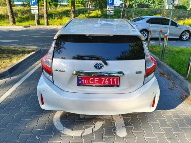 Білий Тойота Пріус, об'ємом двигуна 1.5 л та пробігом 73 тис. км за 12800 $, фото 3 на Automoto.ua