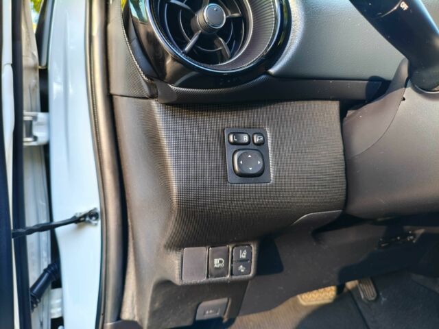 Білий Тойота Пріус, об'ємом двигуна 1.5 л та пробігом 73 тис. км за 12800 $, фото 12 на Automoto.ua