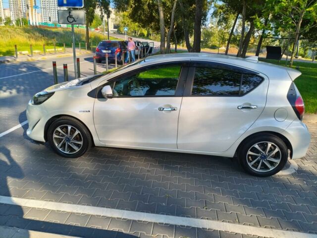 Білий Тойота Пріус, об'ємом двигуна 1.5 л та пробігом 73 тис. км за 12800 $, фото 5 на Automoto.ua