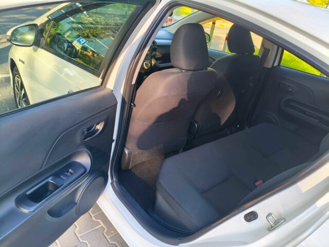 Білий Тойота Пріус, об'ємом двигуна 1.5 л та пробігом 73 тис. км за 12800 $, фото 6 на Automoto.ua