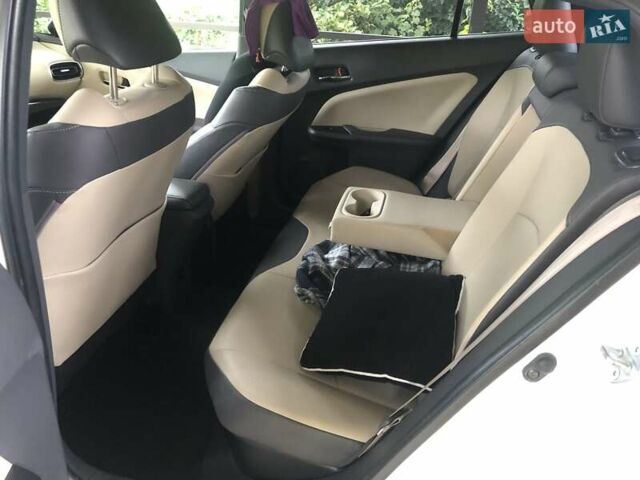 Белый Тойота Приус, объемом двигателя 1.8 л и пробегом 128 тыс. км за 18400 $, фото 31 на Automoto.ua