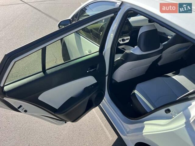 Белый Тойота Приус, объемом двигателя 1.8 л и пробегом 147 тыс. км за 16500 $, фото 21 на Automoto.ua