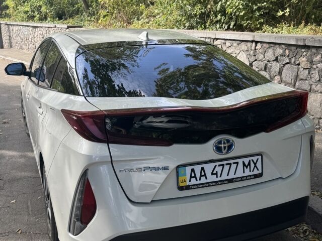 Белый Тойота Приус, объемом двигателя 1.8 л и пробегом 90 тыс. км за 20999 $, фото 1 на Automoto.ua