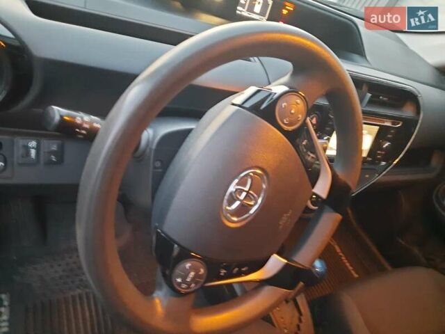 Білий Тойота Пріус, об'ємом двигуна 1.5 л та пробігом 126 тис. км за 13850 $, фото 7 на Automoto.ua
