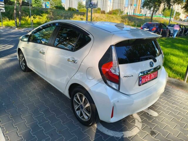 Білий Тойота Пріус, об'ємом двигуна 1.5 л та пробігом 73 тис. км за 12800 $, фото 4 на Automoto.ua