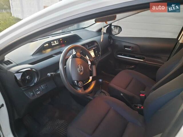 Білий Тойота Пріус, об'ємом двигуна 1.5 л та пробігом 126 тис. км за 13850 $, фото 11 на Automoto.ua