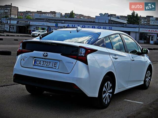 Белый Тойота Приус, объемом двигателя 1.8 л и пробегом 71 тыс. км за 22600 $, фото 2 на Automoto.ua