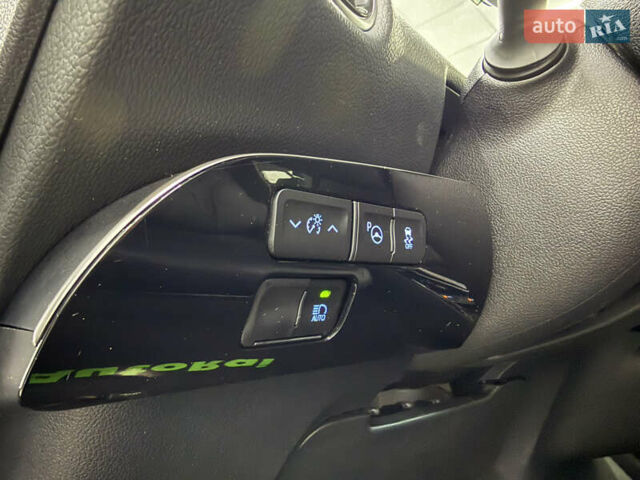 Белый Тойота Приус, объемом двигателя 1.8 л и пробегом 45 тыс. км за 22999 $, фото 11 на Automoto.ua