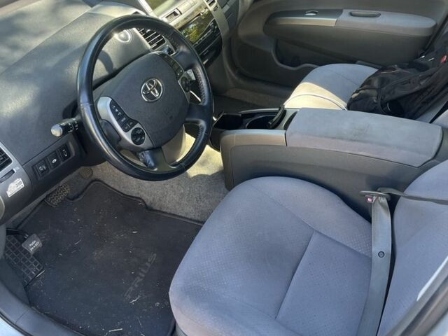 Белый Тойота Приус, объемом двигателя 1.6 л и пробегом 180 тыс. км за 5700 $, фото 1 на Automoto.ua