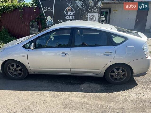 Белый Тойота Приус, объемом двигателя 1.6 л и пробегом 180 тыс. км за 5700 $, фото 2 на Automoto.ua