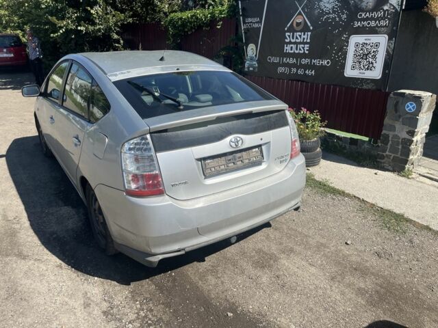 Белый Тойота Приус, объемом двигателя 1.6 л и пробегом 180 тыс. км за 5700 $, фото 5 на Automoto.ua