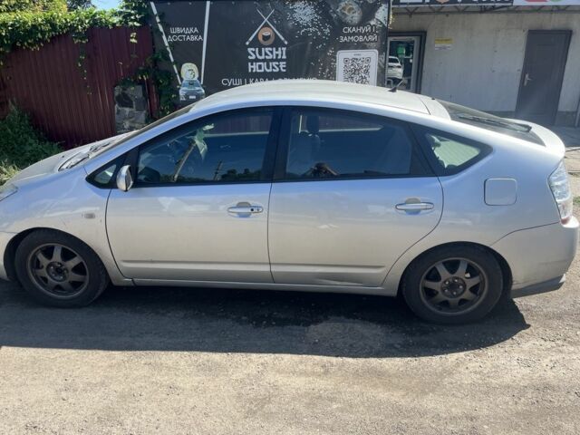 Белый Тойота Приус, объемом двигателя 1.6 л и пробегом 180 тыс. км за 5700 $, фото 3 на Automoto.ua