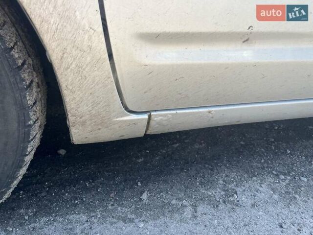 Белый Тойота Приус, объемом двигателя 1.6 л и пробегом 180 тыс. км за 5700 $, фото 6 на Automoto.ua