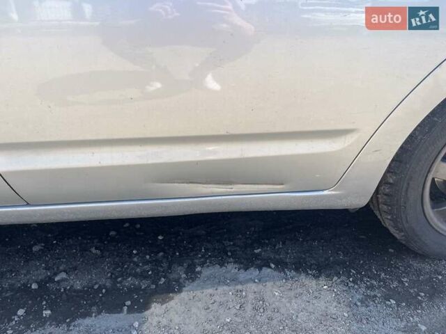 Белый Тойота Приус, объемом двигателя 1.6 л и пробегом 180 тыс. км за 5700 $, фото 7 на Automoto.ua