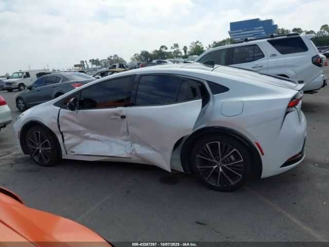 Белый Тойота Приус, объемом двигателя 0 л и пробегом 80 тыс. км за 21000 $, фото 3 на Automoto.ua